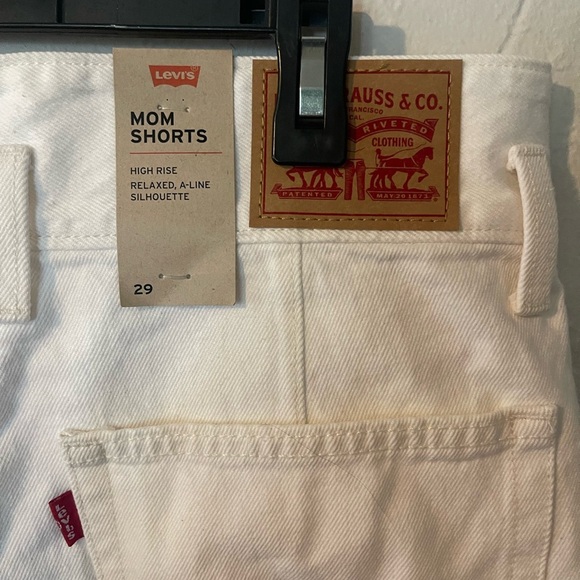 Levi’s Mom Shorts - Picture 6 of 6